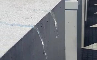 Abperleffekt von AquaStop Pure auf Beton